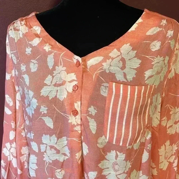 Pretty CJ Banks Peach Floral Women’s 1X Blouse - Picture 2 of 10